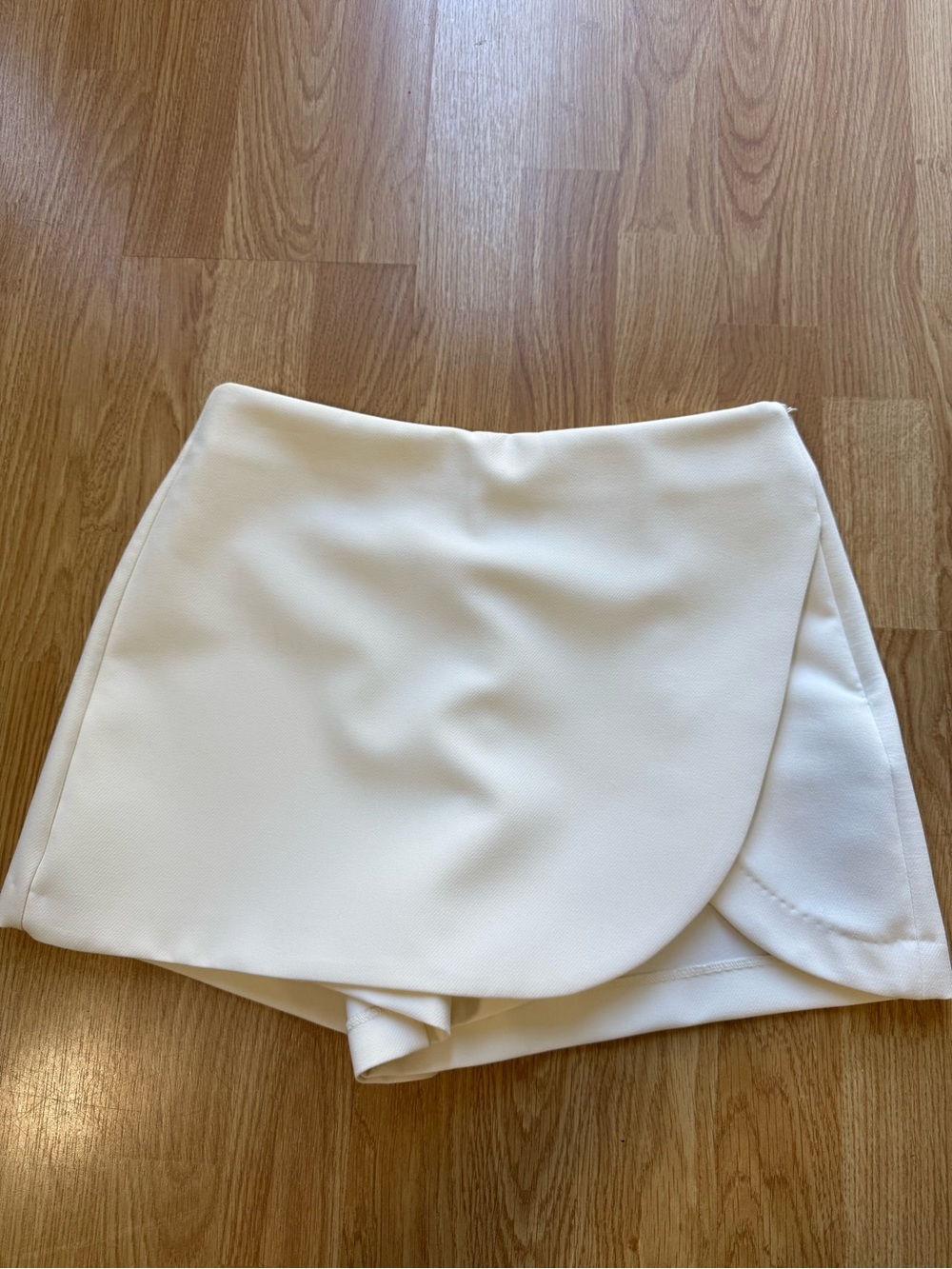 Zara White Asymmetric Wrap Mini Skort - Size S ( NWT )